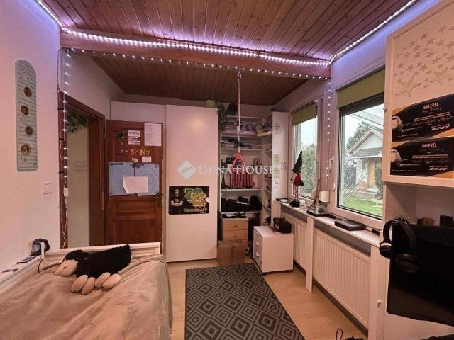 Eladó családi ház, Vecsésen 144.9 M Ft, 4 szobás