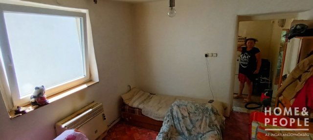Eladó téglalakás, Szegeden 23.99 M Ft, 1 szobás