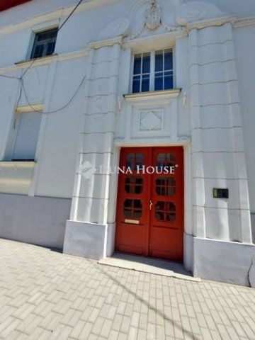 Eladó téglalakás, Baján 53.99 M Ft, 2 szobás