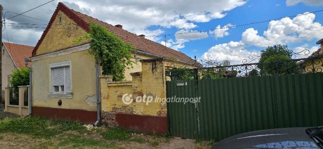 Eladó családi ház, Létavértesen 16 M Ft, 1+1 szobás