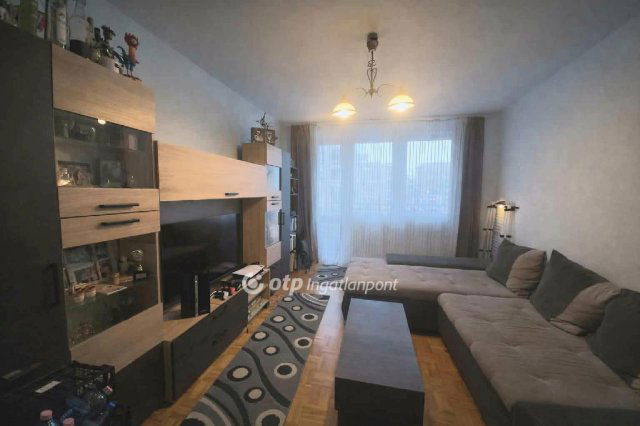 Eladó panellakás, Debrecenben 70.9 M Ft, 3 szobás