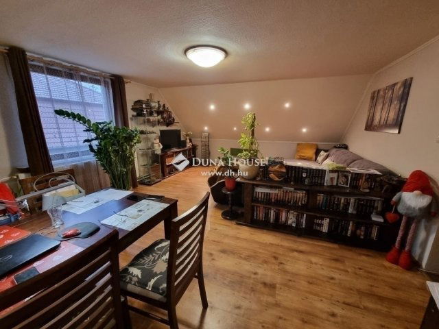 Eladó családi ház, Szigetszentmártonban 84.9 M Ft, 6 szobás