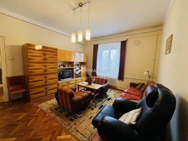 Eladó téglalakás, Dunaújvárosban 32.5 M Ft, 2 szobás