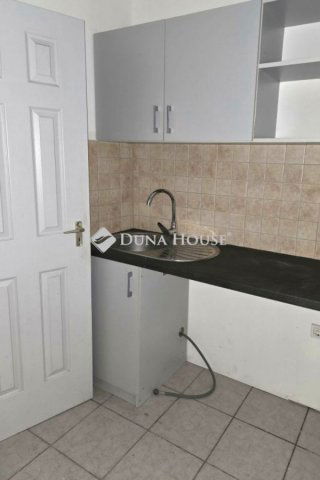 Eladó téglalakás, Esztergomban 35 M Ft, 2 szobás