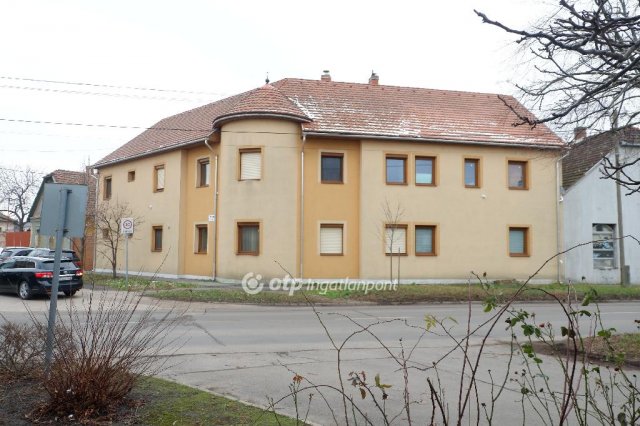 Eladó családi ház, Szegeden 400 M Ft, 8 szobás
