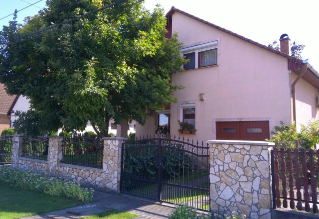 Eladó családi ház, Albertirsán 129 M Ft, 4 szobás
