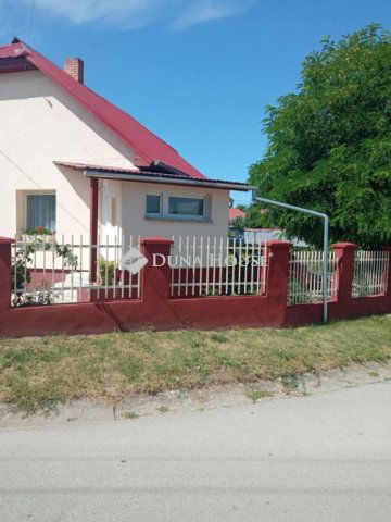 Eladó családi ház, Komorón 19.2 M Ft, 3 szobás