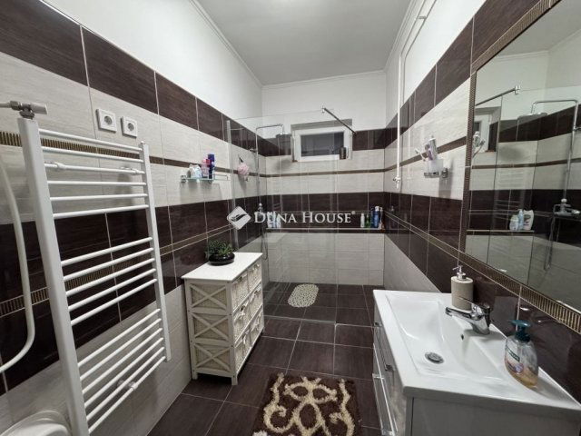 Eladó családi ház, Pécsett 84.99 M Ft, 4 szobás