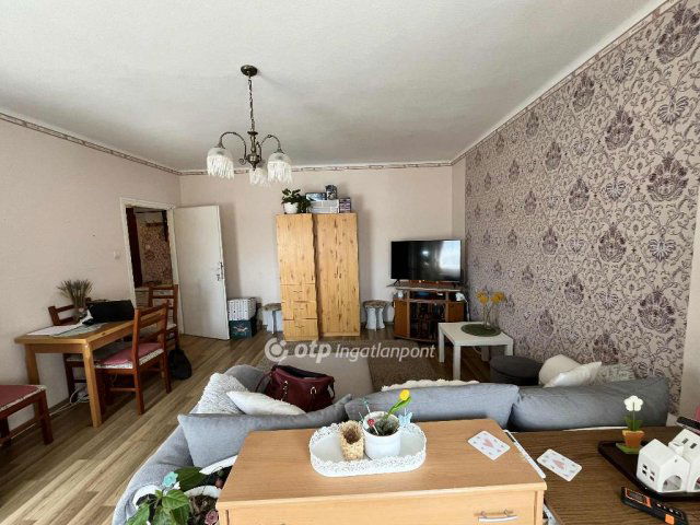 Eladó téglalakás, Dunaújvárosban 22.5 M Ft, 1+1 szobás