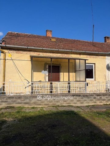 Eladó családi ház, Szászváron 26.9 M Ft, 2 szobás