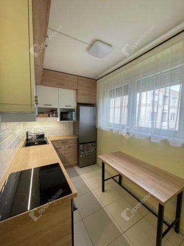 Eladó panellakás, Mosonmagyaróváron 49.9 M Ft, 2 szobás