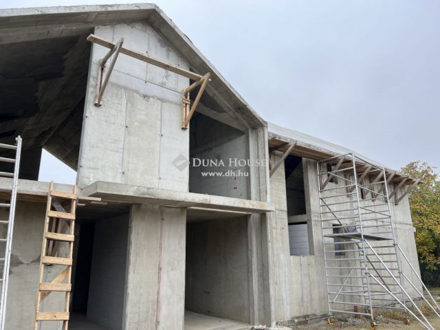 Eladó családi ház, Diósdon 430 M Ft, 6+1 szobás