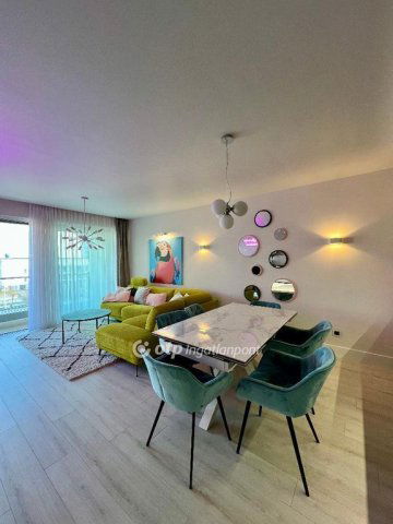 Eladó téglalakás, Balatonfüreden 220 M Ft, 3 szobás