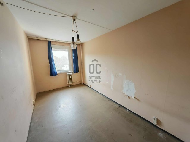 Eladó panellakás, Ajkán 31.8 M Ft, 2 szobás
