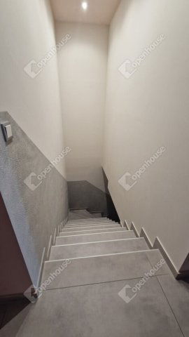 Eladó családi ház, Komáromban 680 M Ft, 7 szobás