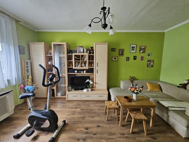 Eladó téglalakás, Pápán 36.5 M Ft, 2 szobás