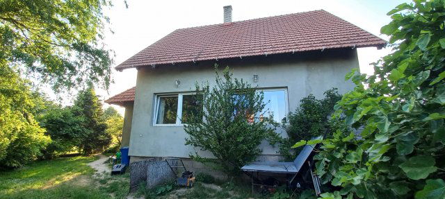 Eladó családi ház, Csákváron 57.5 M Ft, 1+2 szobás
