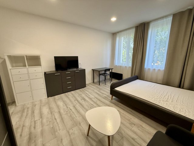 Kiadó téglalakás, albérlet, Komáromban 180 E Ft / hó, 1 szobás