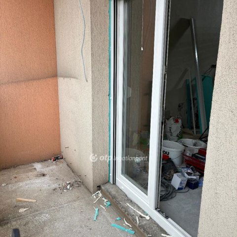 Eladó panellakás, Pécsett 64.9 M Ft, 2 szobás