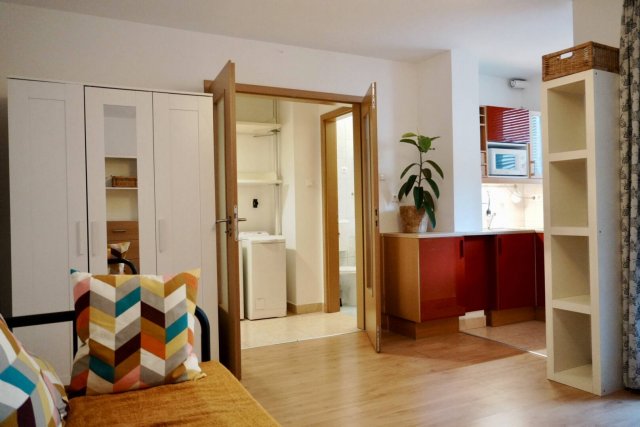 Eladó téglalakás, Budapesten, VI. kerületben 61.5 M Ft, 1 szobás