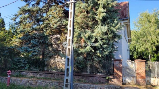 Eladó családi ház, Pécsett 90 M Ft, 5 szobás