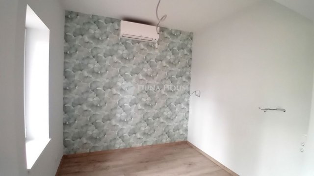 Eladó nyaraló, Siófokon 90.412 M Ft, 3 szobás