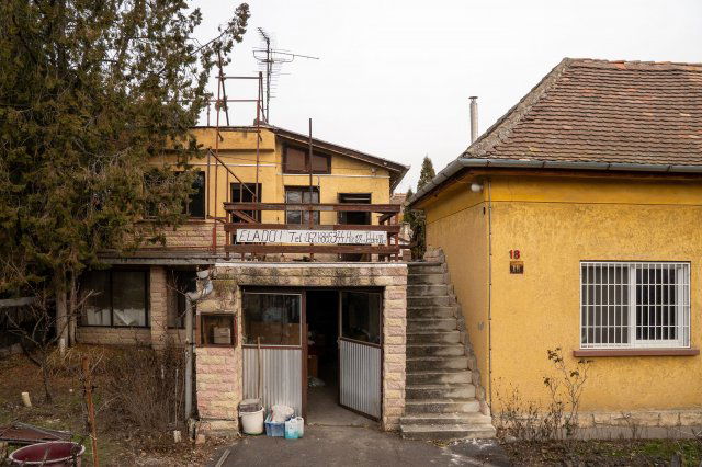 Eladó ikerház, Budapesten, III. kerületben, Széchenyi utcában