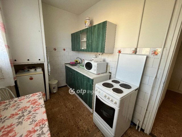 Eladó panellakás, Mosonmagyaróváron 37.5 M Ft, 2 szobás