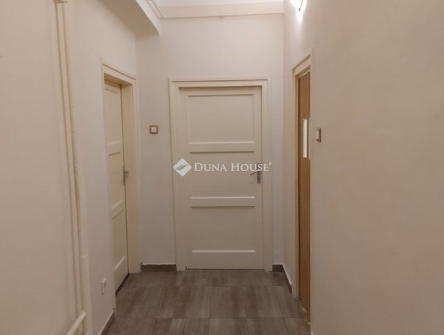 Eladó téglalakás, Pécsett 49.8 M Ft, 2 szobás