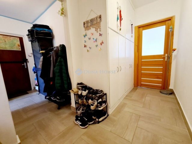 Eladó panellakás, Békéscsabán 39.99 M Ft, 3 szobás