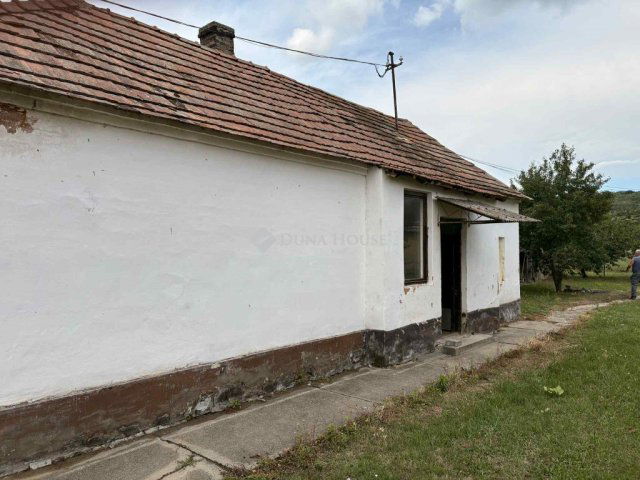 Eladó családi ház, Felpécen 19.9 M Ft, 1 szobás