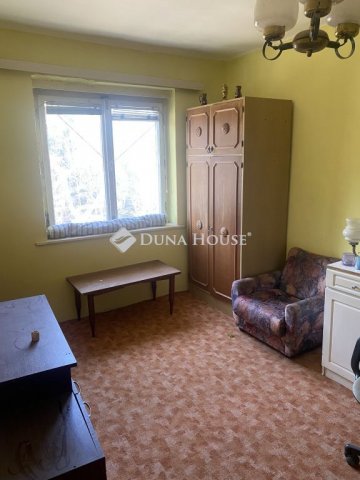 Eladó téglalakás, Komlón 19.9 M Ft, 2 szobás