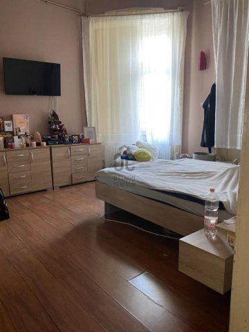 Eladó családi ház, Cegléden 79.9 M Ft, 8 szobás