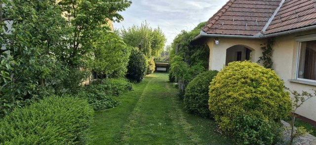 Eladó családi ház, Vértessomlón 125 M Ft, 4+1 szobás