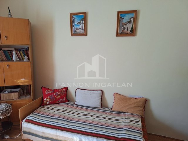 Eladó téglalakás, Ajkán 33.9 M Ft, 2 szobás