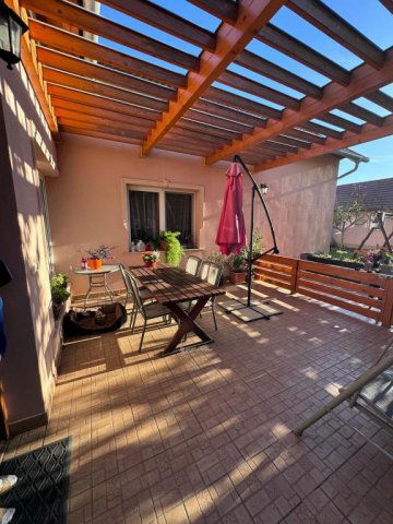 Eladó családi ház, Nyúlon 149.5 M Ft, 4 szobás