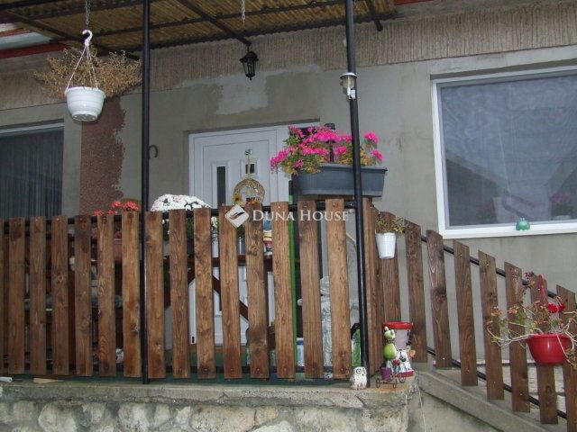 Eladó családi ház, Esztergomban 85 M Ft, 5 szobás