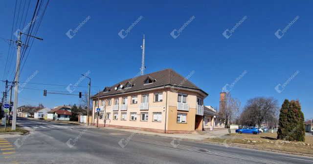 Eladó hotel, Komáromban 762 M Ft, 28 szobás