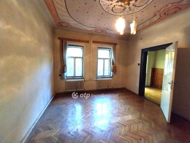 Eladó családi ház, Nyíregyházán 89.9 M Ft, 5 szobás