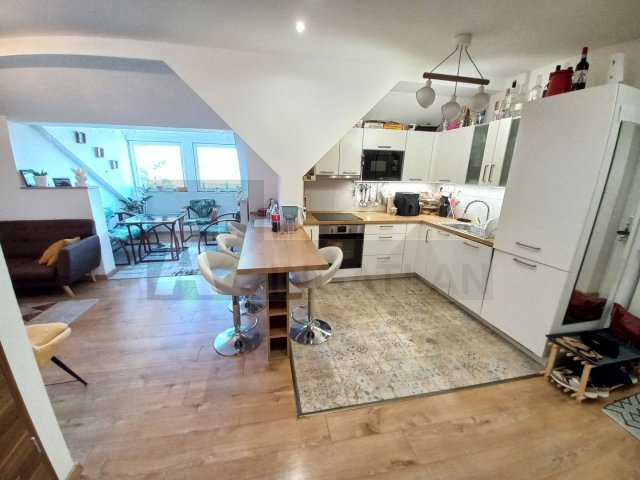 Kiadó téglalakás, albérlet, Szegeden 220 E Ft / hó, 3 szobás