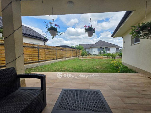 Eladó családi ház, Sződön 116.9 M Ft, 3 szobás