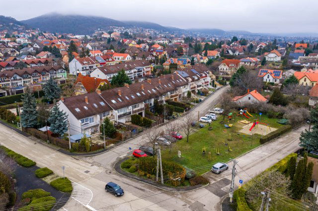 Eladó sorház, Balatonfüreden 139 M Ft, 5 szobás
