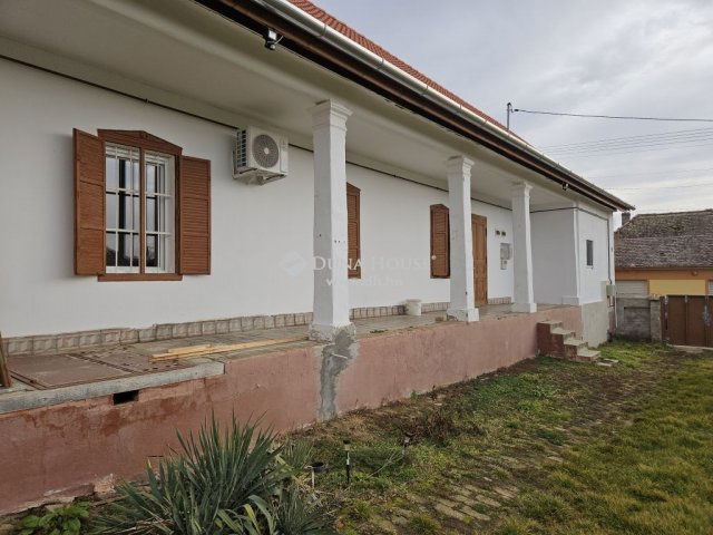 Eladó családi ház, Véménden 54.9 M Ft, 5 szobás