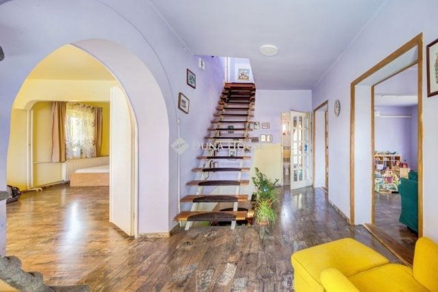 Eladó családi ház, Gödön 160 M Ft, 12 szobás