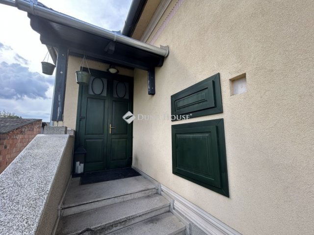 Eladó családi ház, Cegléden 83.9 M Ft, 3 szobás