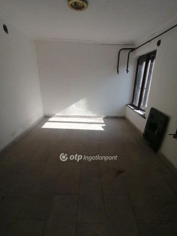 Eladó családi ház, Kiskőrösön 14 M Ft, 1 szobás