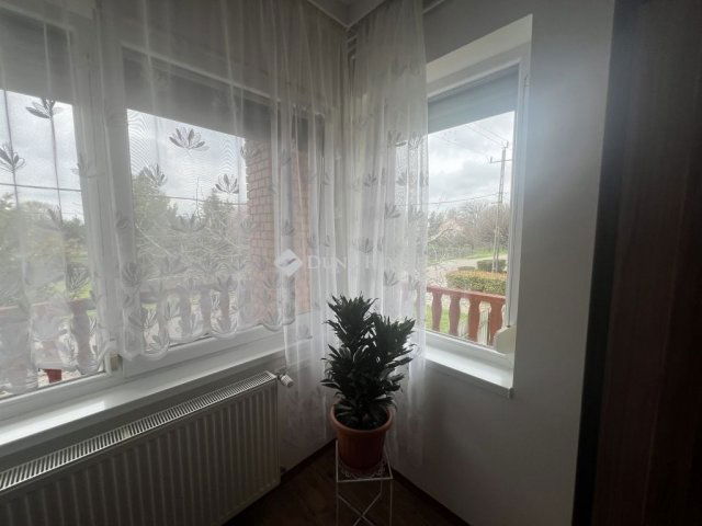 Eladó családi ház, Szegeden 115 M Ft, 7 szobás