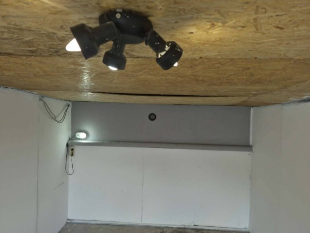 Eladó garázs, Dunaújvárosban, Délivárosi úton 2.9 M Ft