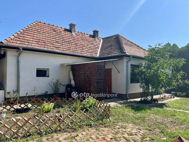 Eladó családi ház, Veresegyházon 69.9 M Ft, 2 szobás