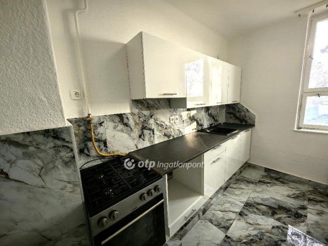 Eladó téglalakás, Kisújszálláson 26.5 M Ft, 1+1 szobás